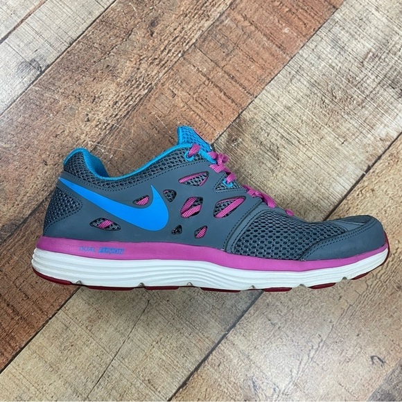 Nike Dual Fusion Lite Size 10 Running Sneakers Athletic Workout Gym Fitness - Picture 1 of 10